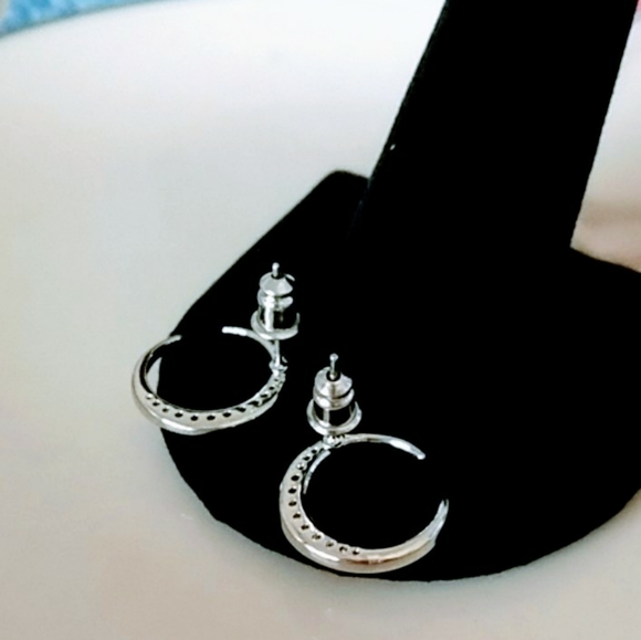 2/$30🌸 Fashion moon stud earrings - Picture 3 of 8